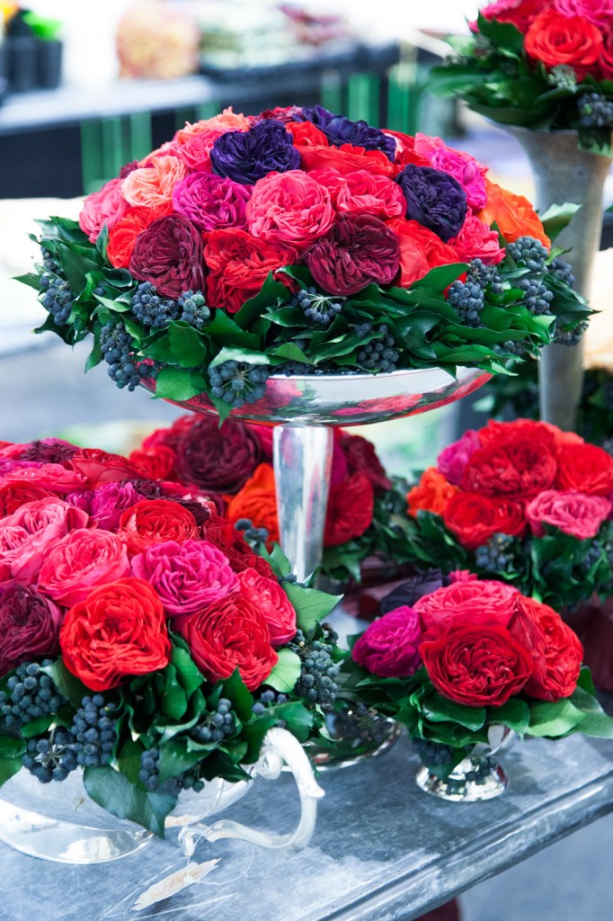 Vasen mit konservierten Rosen